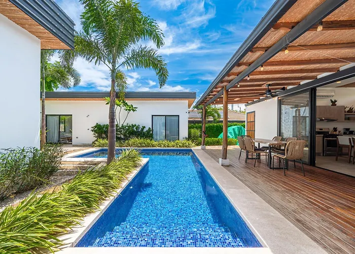 Walk To Beach! W/ Private Pool Hébergement de vacances